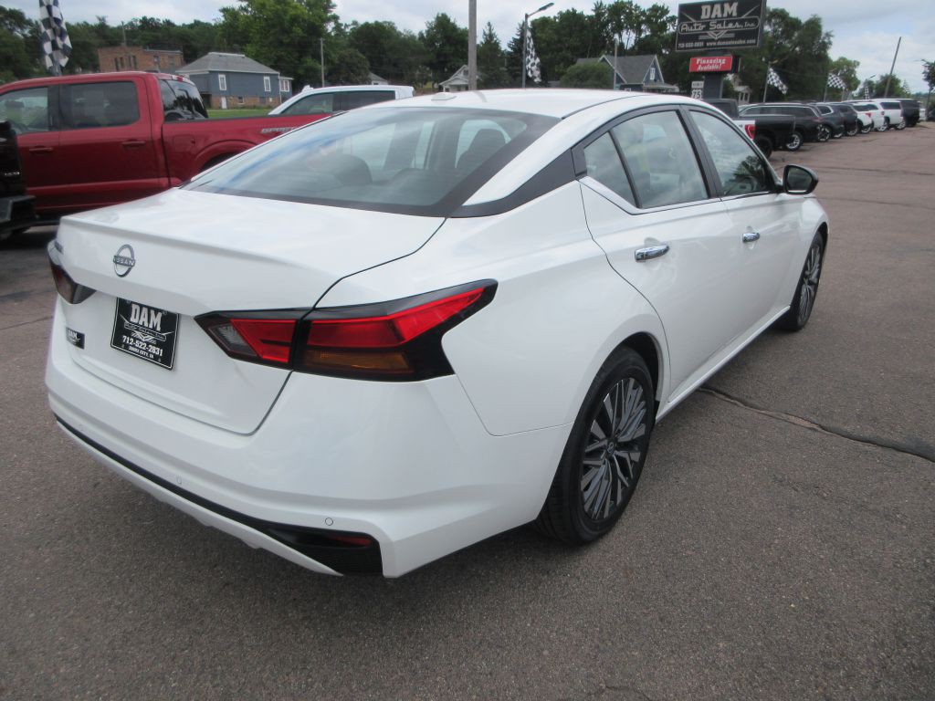 2025 Nissan Altima Image 5