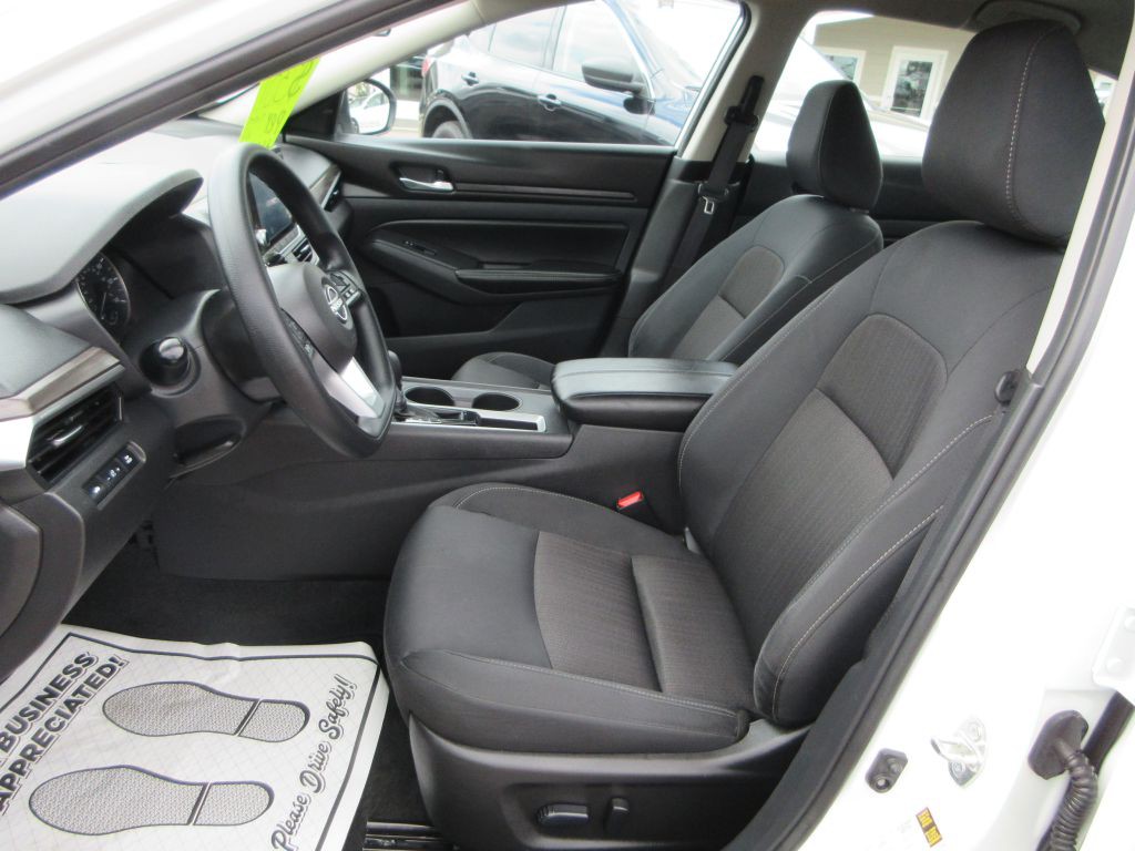 2025 Nissan Altima Image 8