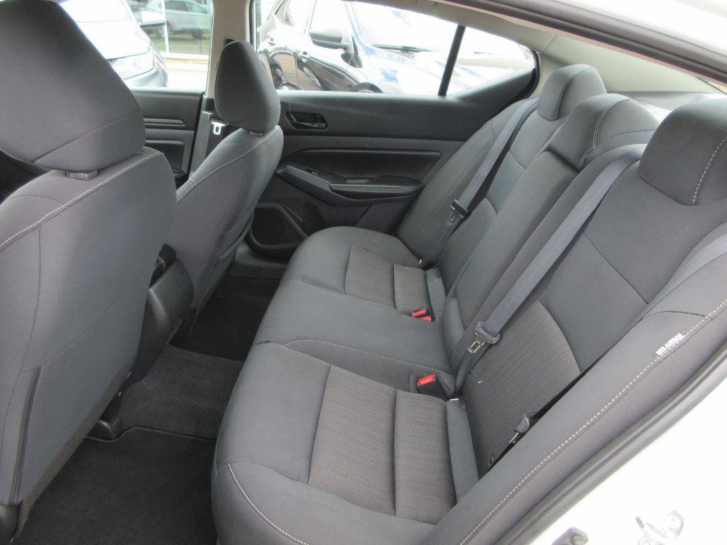2025 Nissan Altima Image 9