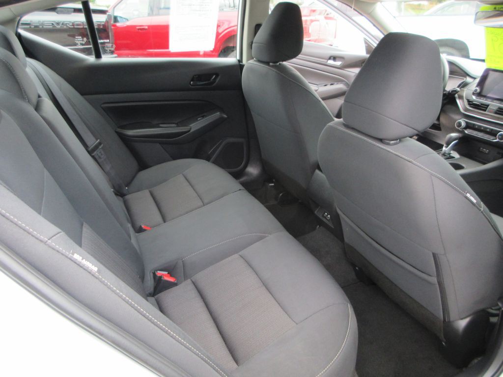 2025 Nissan Altima Image 10