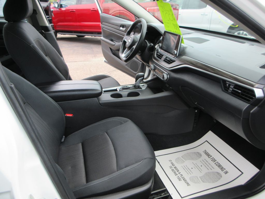 2025 Nissan Altima Image 11