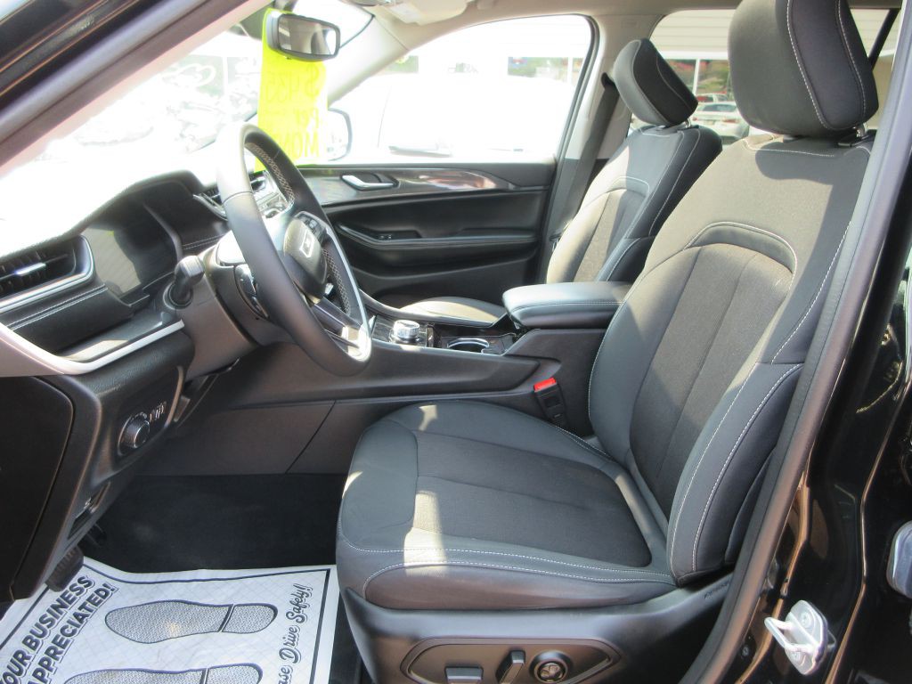 2023 Jeep Grand Cherokee Image 8