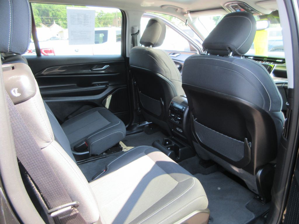 2023 Jeep Grand Cherokee Image 11