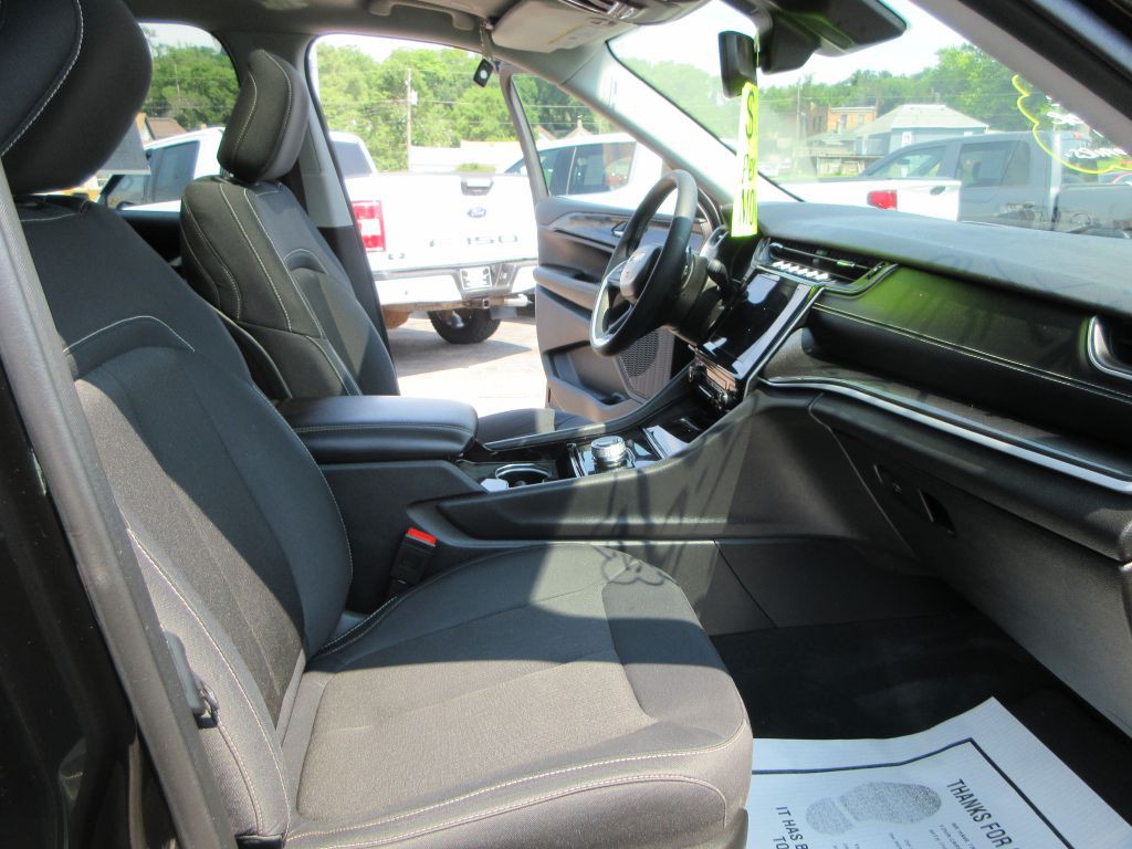 2023 Jeep Grand Cherokee Image 12