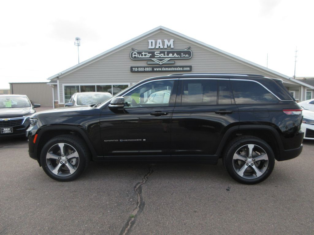 2023 Jeep Grand Cherokee Image 2