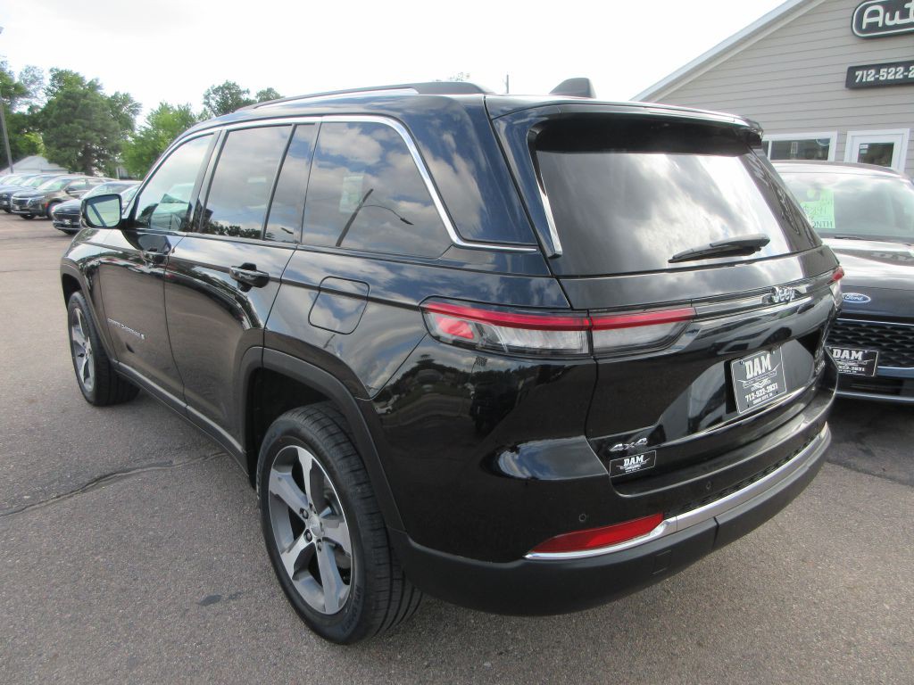 2023 Jeep Grand Cherokee Image 3