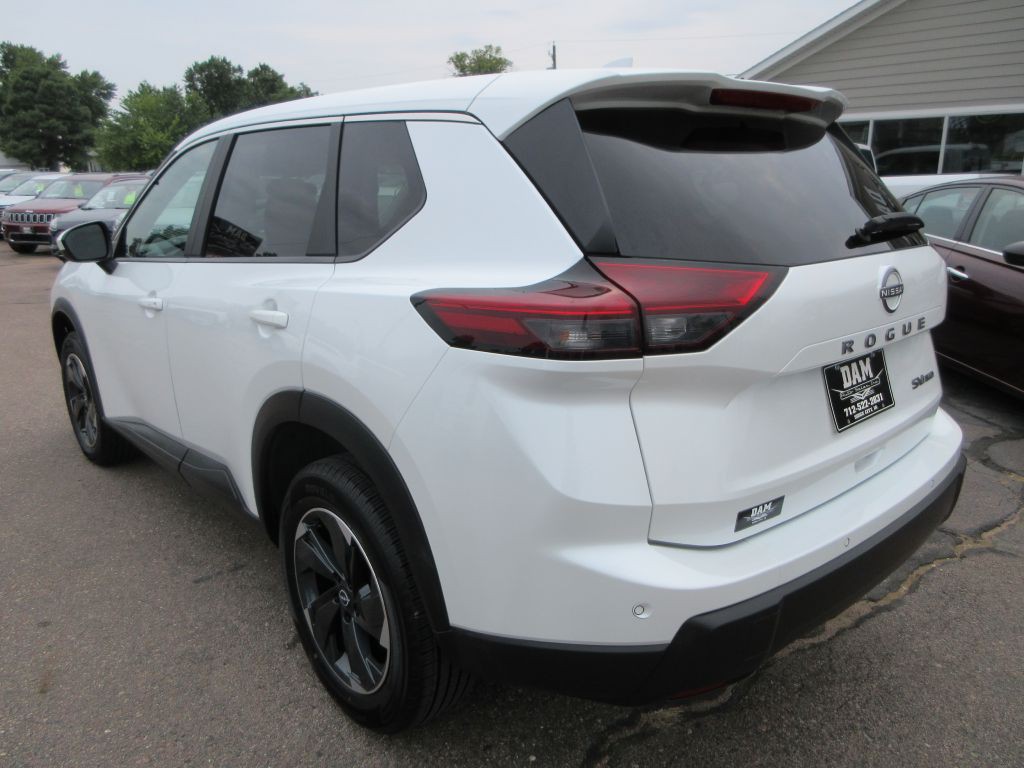 2024 Nissan Rogue Image 3