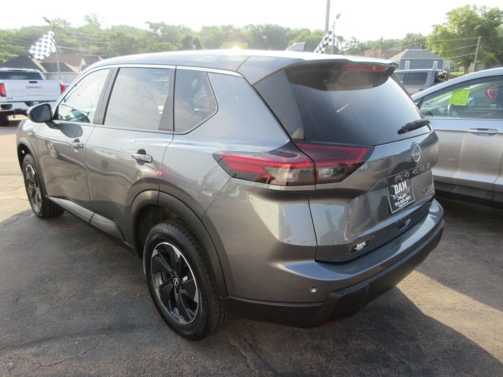 2024 Nissan Rogue Image 2