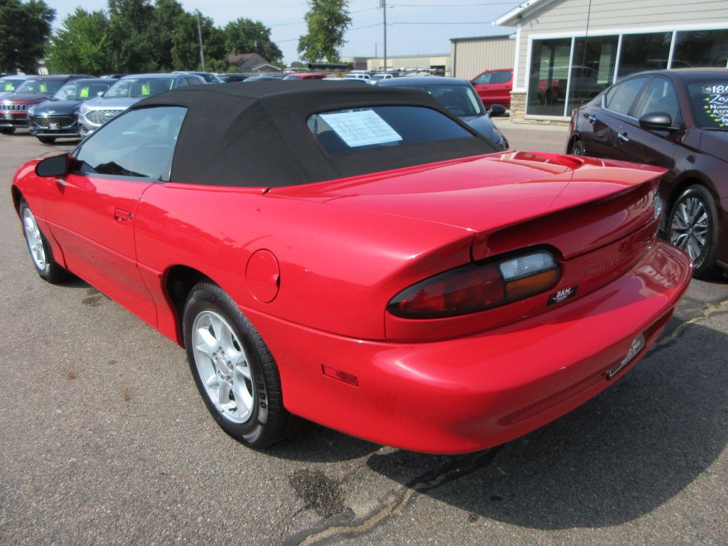 2002 Chevrolet Camaro Image 3