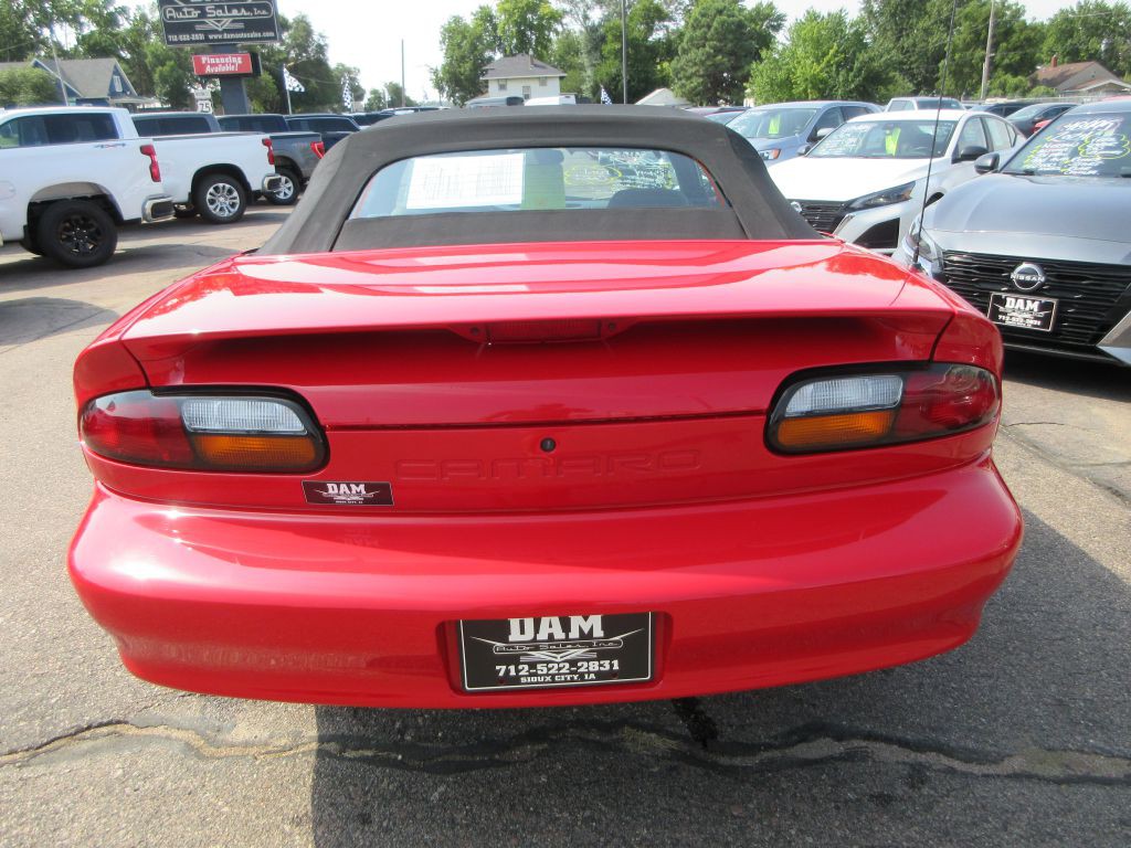 2002 Chevrolet Camaro Image 4