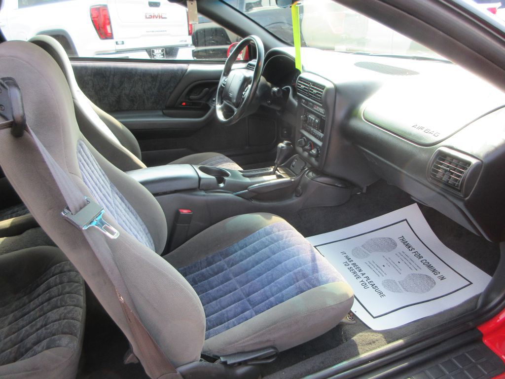 2002 Chevrolet Camaro Image 10