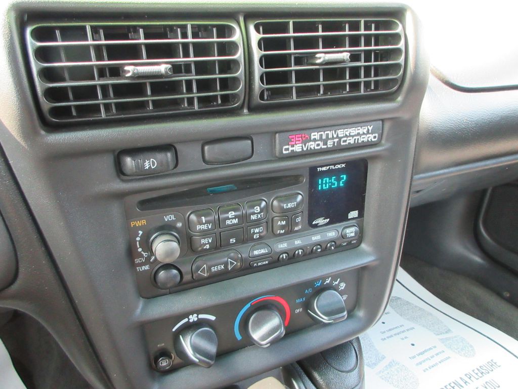 2002 Chevrolet Camaro Image 12