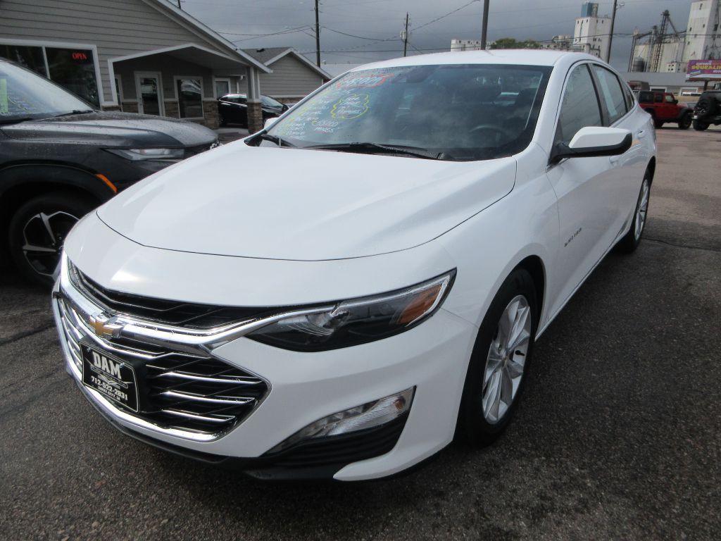 2025 Chevrolet Malibu Image 1