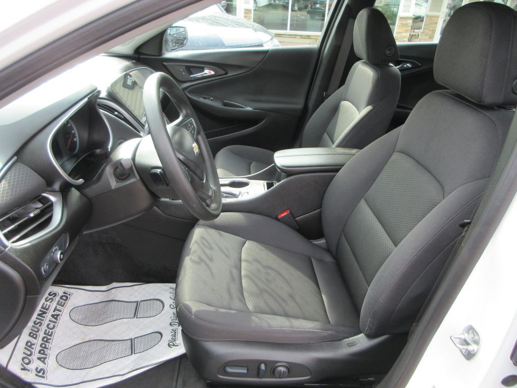 2025 Chevrolet Malibu Image 8
