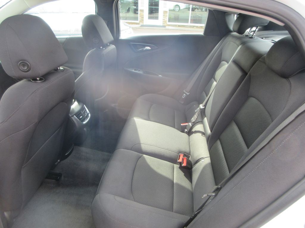 2025 Chevrolet Malibu Image 9