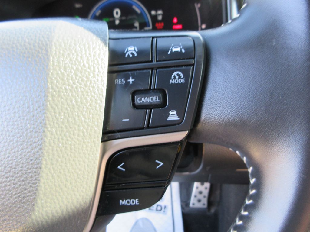 2025 Toyota Camry Image 16