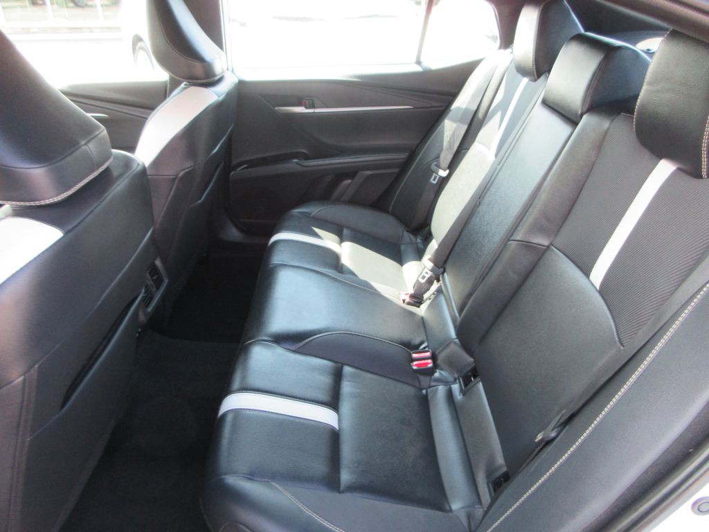 2025 Toyota Camry Image 9