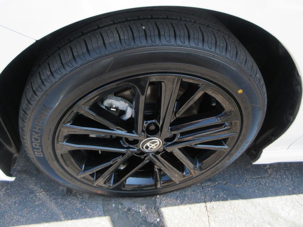 2025 Toyota Camry Image 17