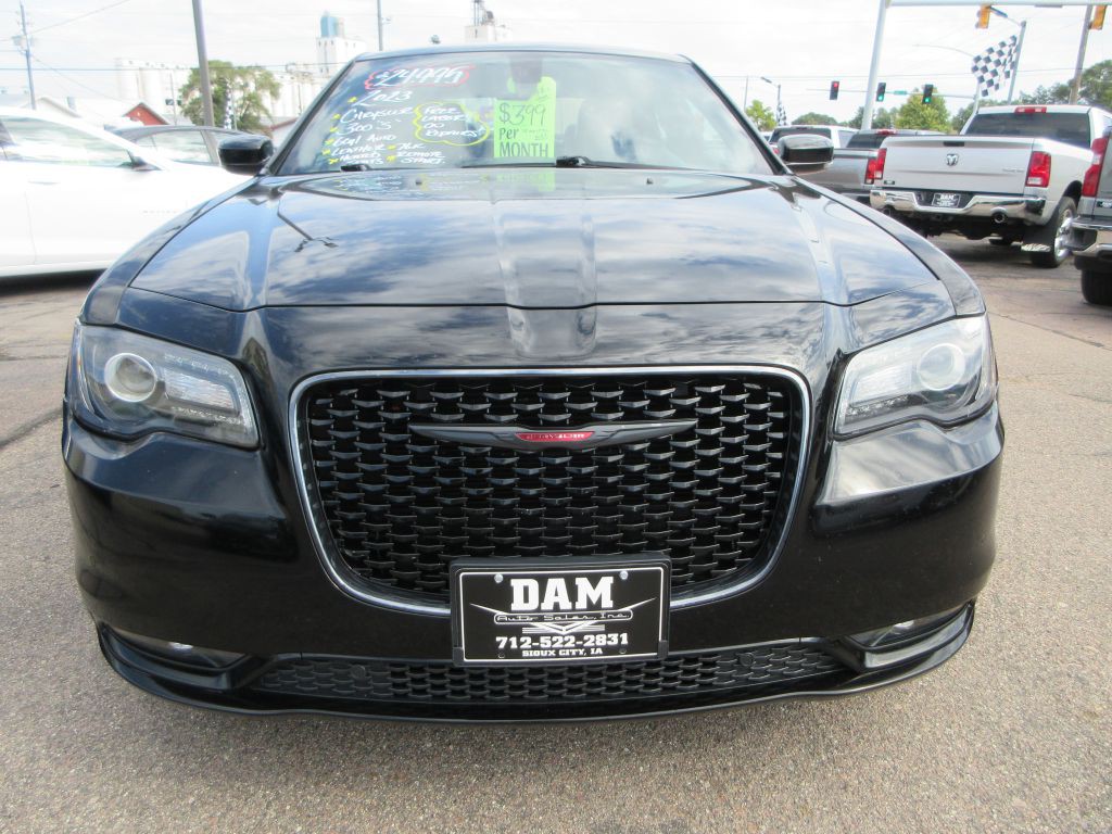 2023 Chrysler 300 Image 7