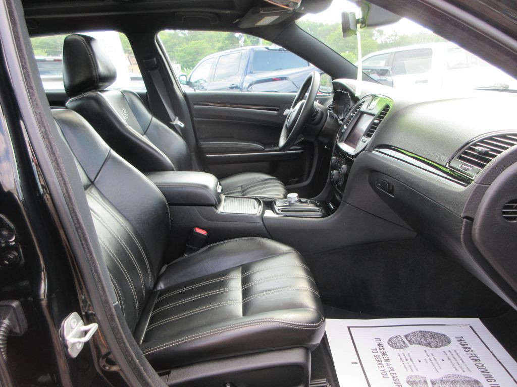 2023 Chrysler 300 Image 10