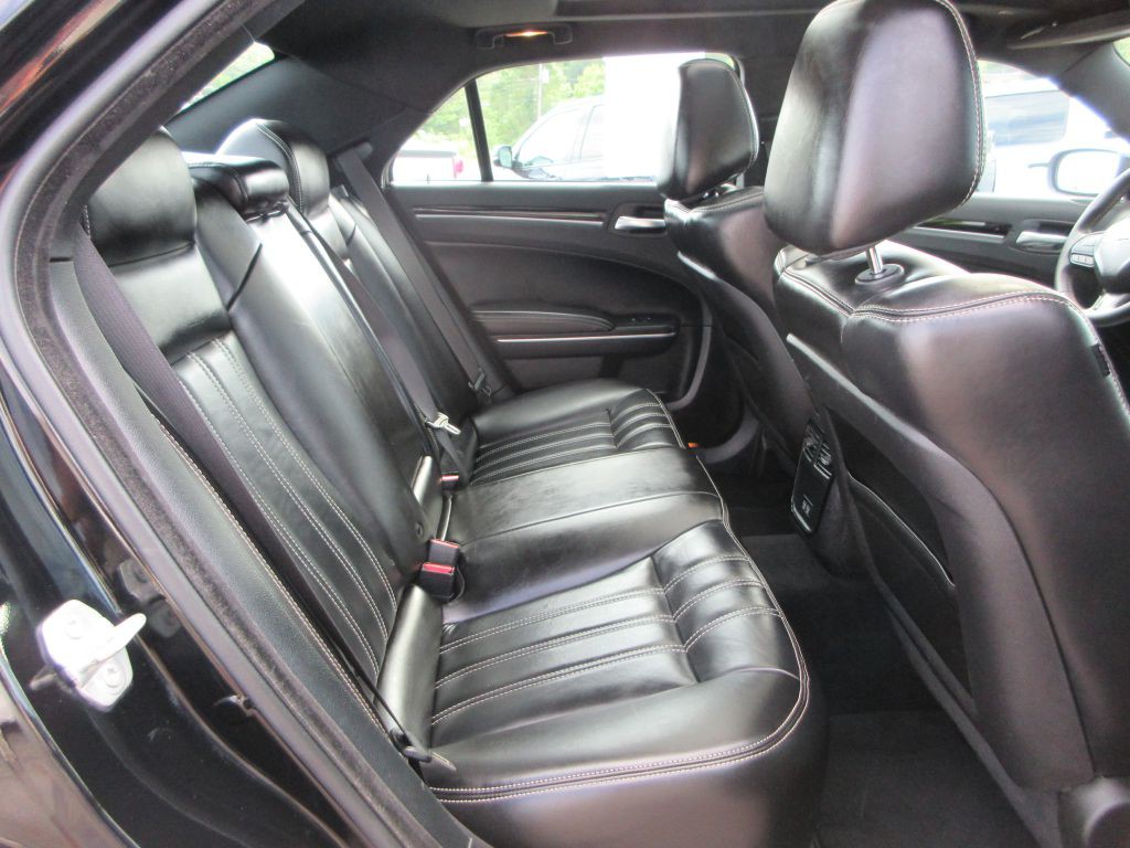 2023 Chrysler 300 Image 11