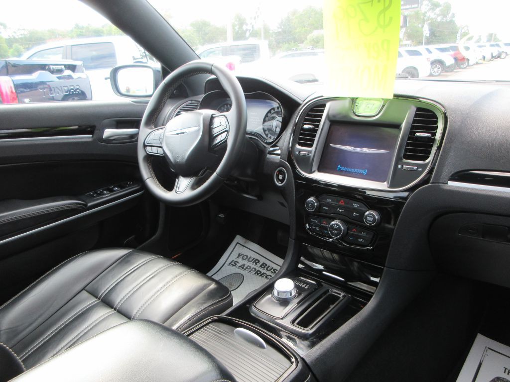 2023 Chrysler 300 Image 12