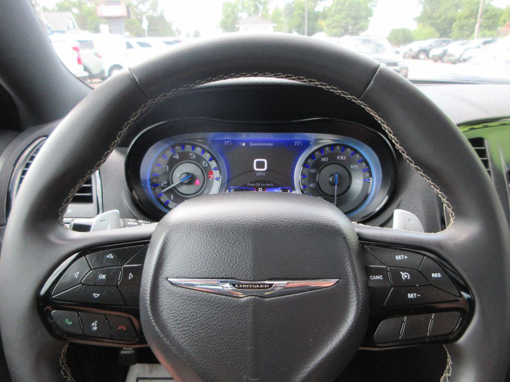 2023 Chrysler 300 Image 14