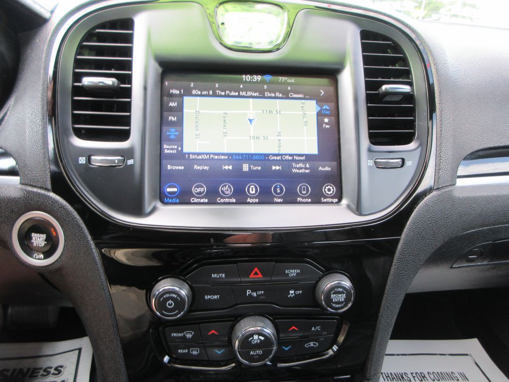 2023 Chrysler 300 Image 18