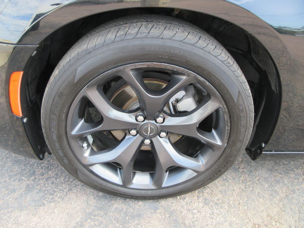 2023 Chrysler 300 Image 22
