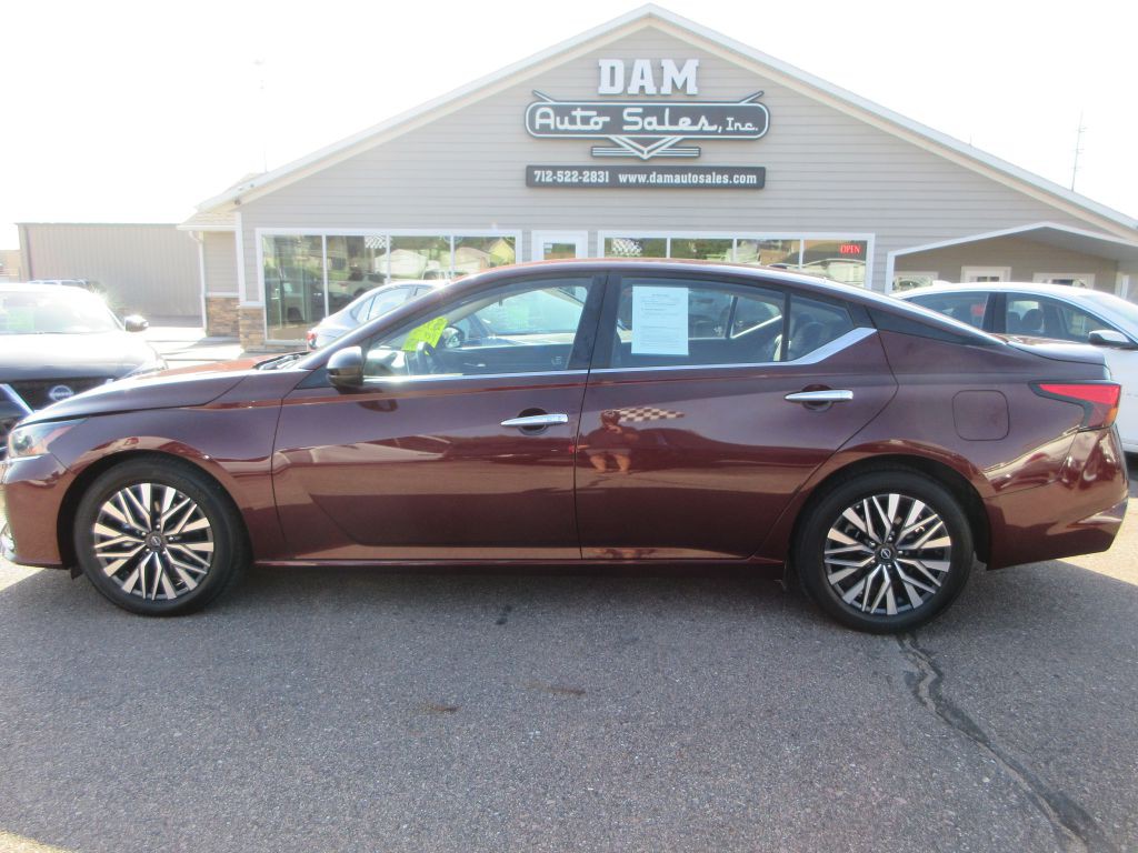 2025 Nissan Altima Image 2