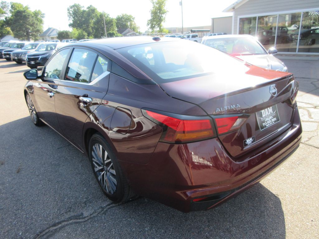 2025 Nissan Altima Image 3