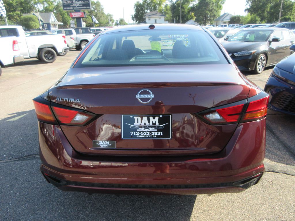 2025 Nissan Altima Image 4