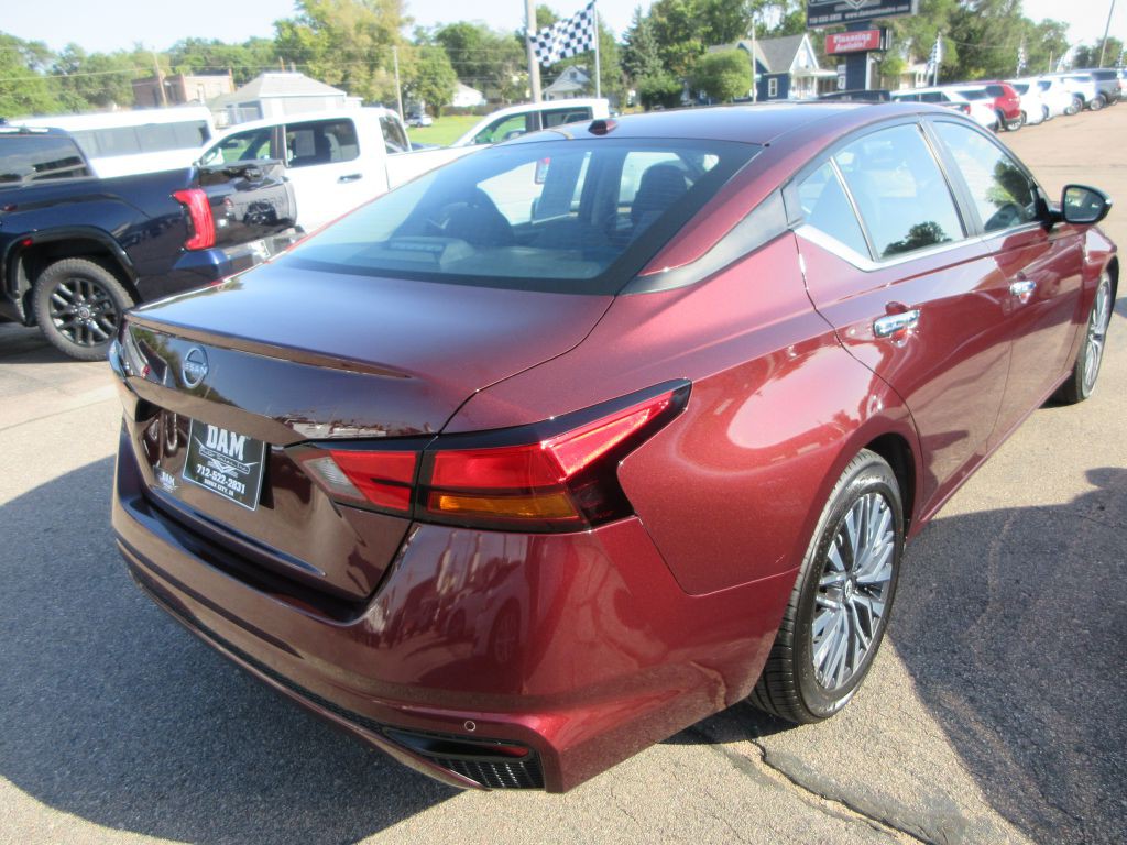 2025 Nissan Altima Image 5