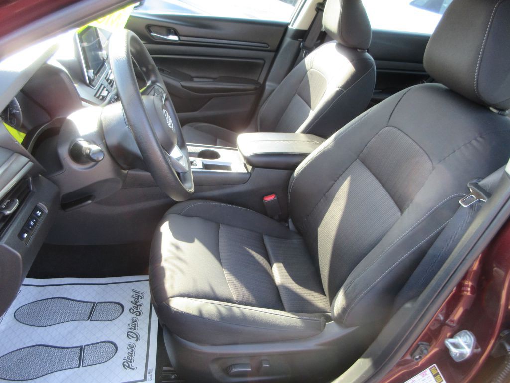 2025 Nissan Altima Image 8
