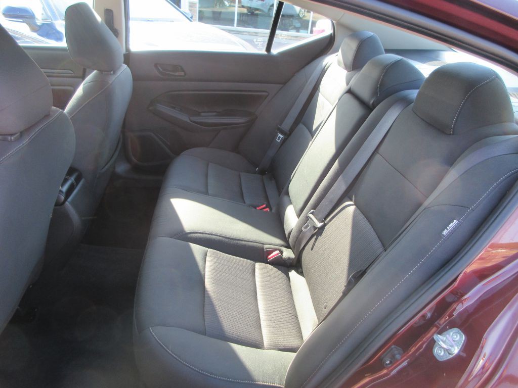 2025 Nissan Altima Image 9