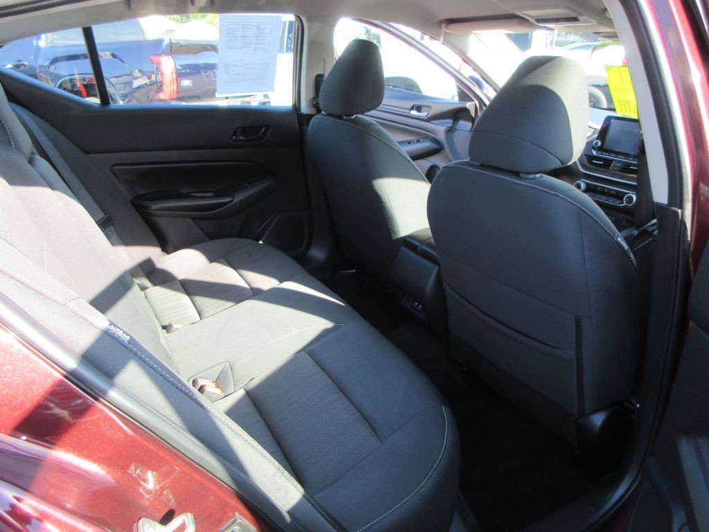 2025 Nissan Altima Image 10