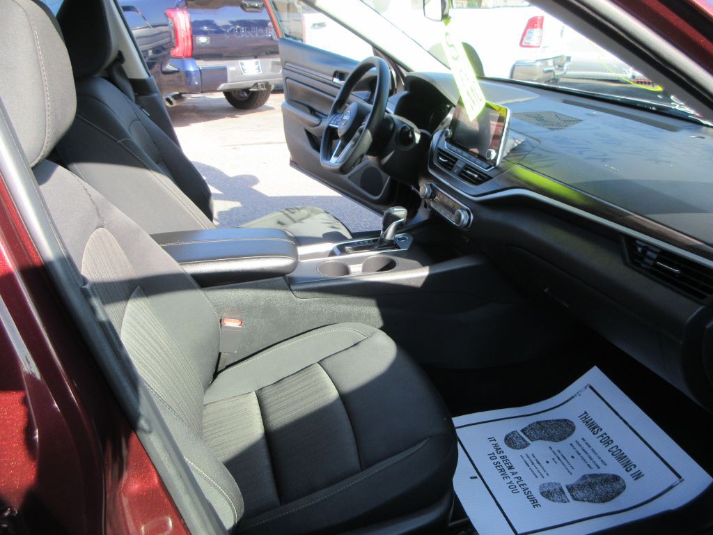 2025 Nissan Altima Image 11