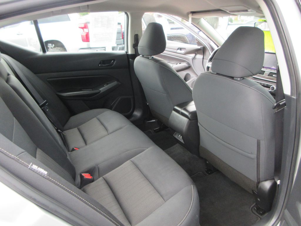 2024 Nissan Altima Image 10