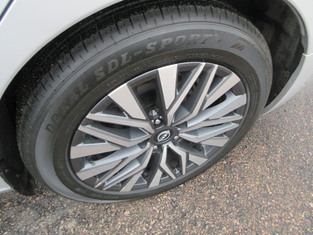 2024 Nissan Altima Image 17