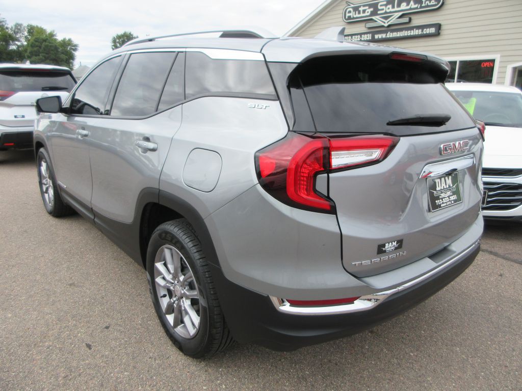 2024 GMC Terrain Image 3