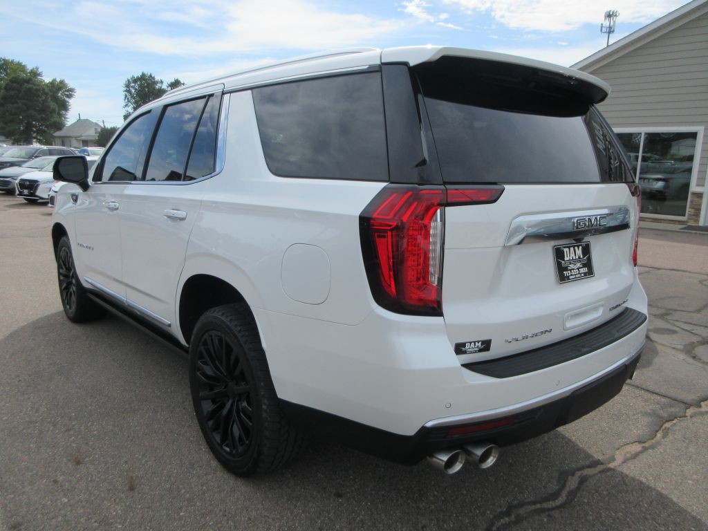 2023 GMC Yukon Image 3
