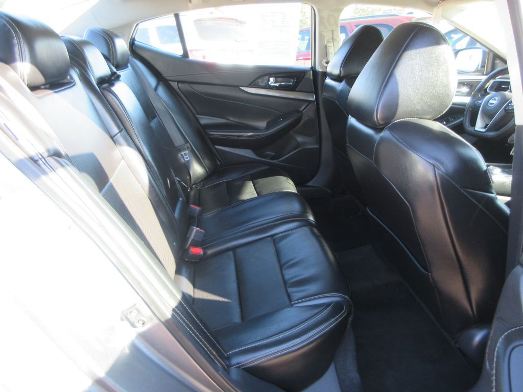 2023 Nissan Maxima Image 11