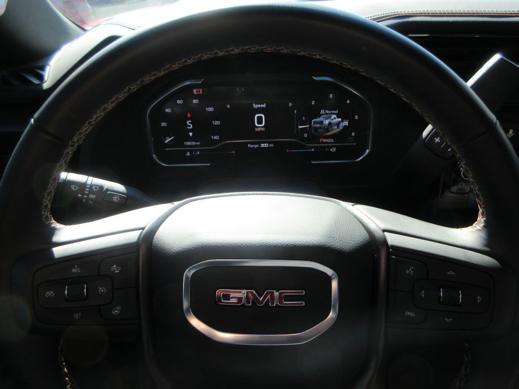 2025 GMC Sierra Image 12