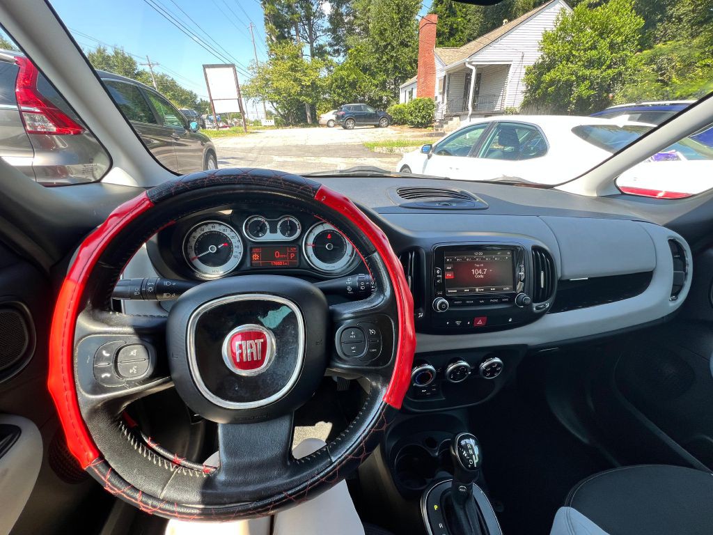 2014 FIAT 500L Image 11