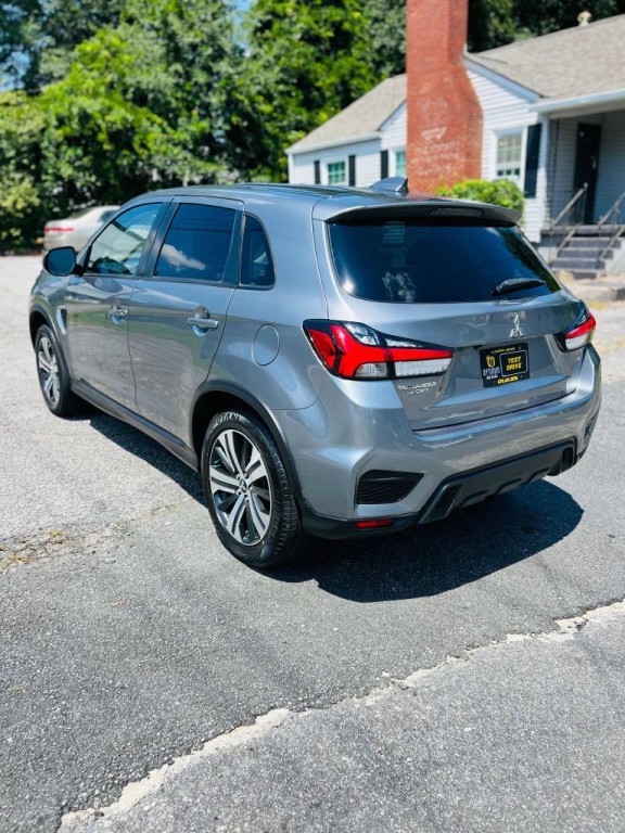 2021 Mitsubishi Outlander Image 4