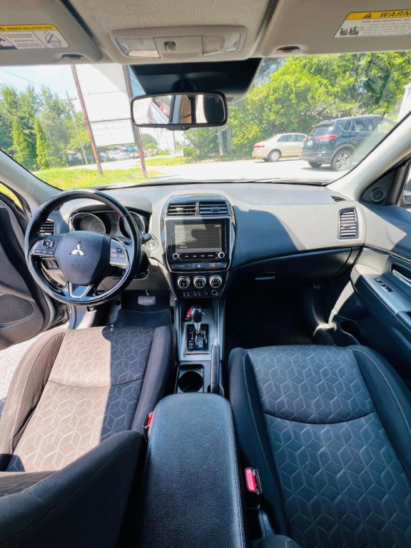 2021 Mitsubishi Outlander Image 6