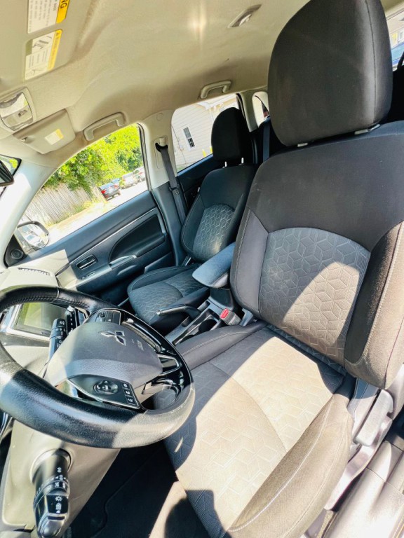 2021 Mitsubishi Outlander Image 8