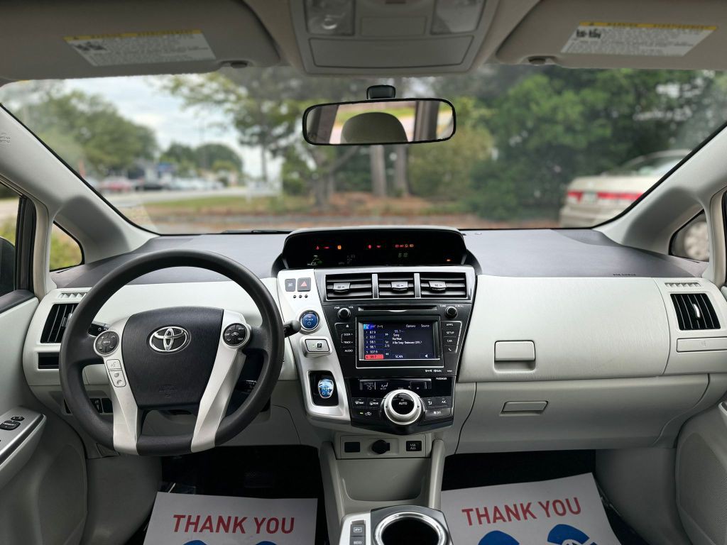 2014 Toyota Prius Image 10