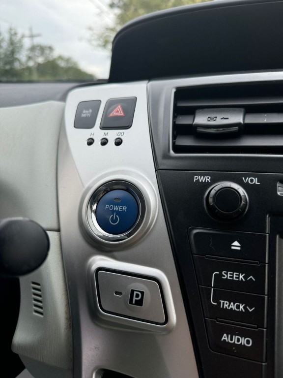 2014 Toyota Prius Image 11