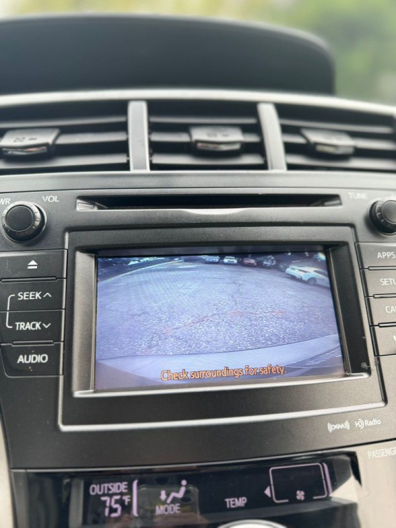 2014 Toyota Prius Image 12